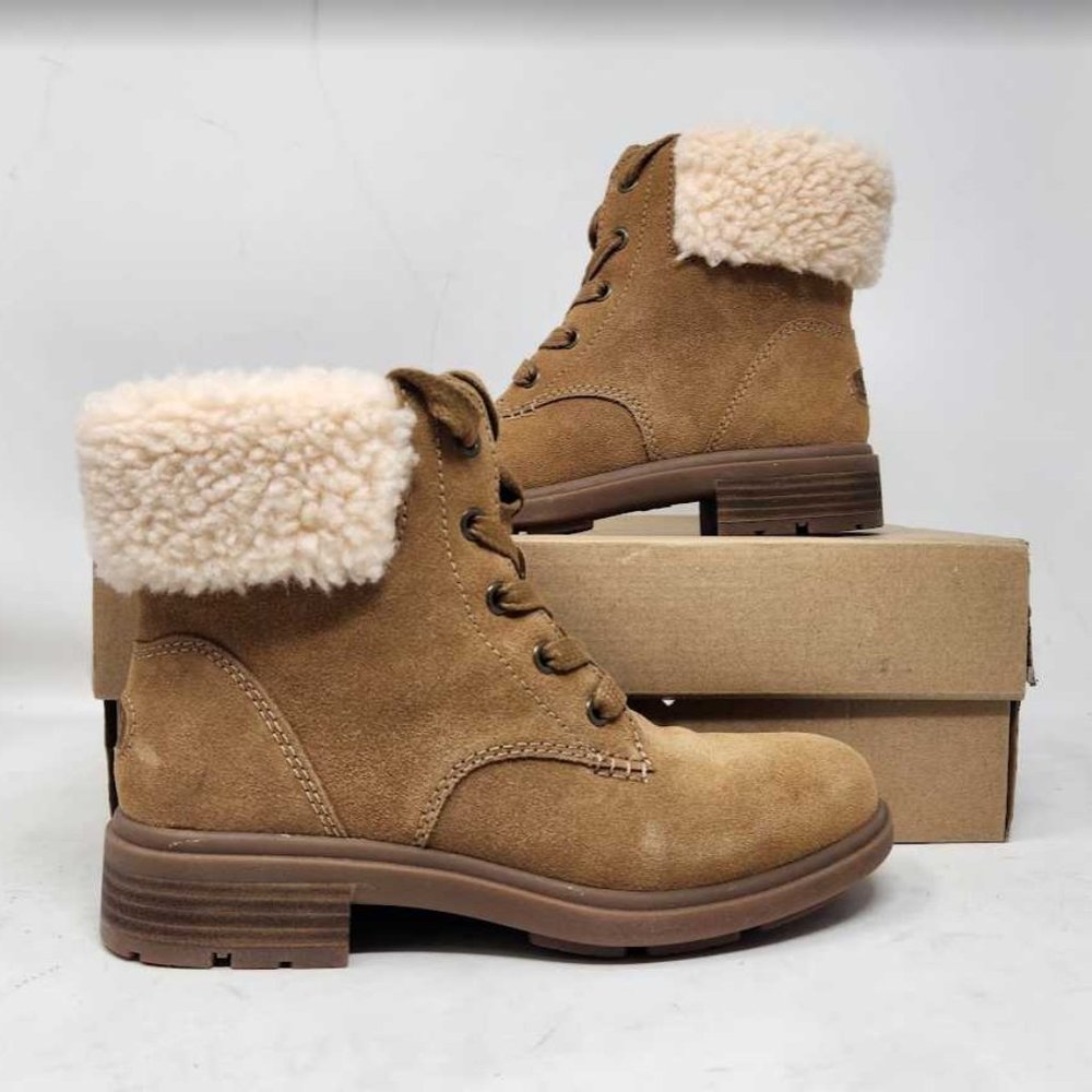Women's 6 Ugg Harrison Lace boot in Chestnut suede